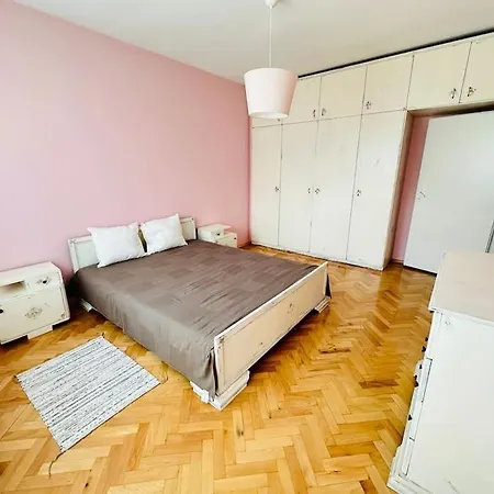 Апартамент Vintage Place 1bdr